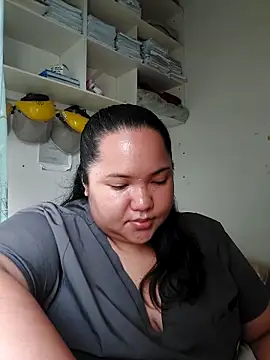 Snapshot of LianaCruzado chatting on May 2026 05:45:01 AM LianaCruzado online show from May 2026 05:45:01 AM