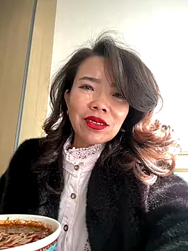 anna yngs online show from November 2025 07:07:03 AM