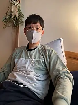 Snapshot of tom19899q chatting on November 2025 09:43:02 PM tom19899q online show from November 2025 09:43:02 PM