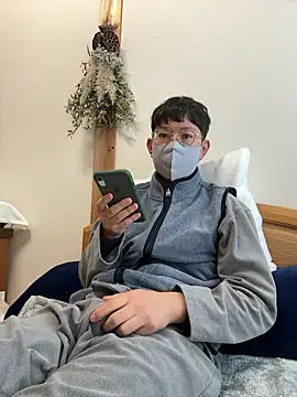 Snapshot of tom19899q chatting on November 2025 10:24:01 PM tom19899q online show from November 2025 10:24:01 PM