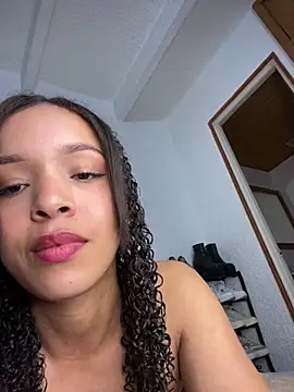 Yasmin777  online show from December 2025 10:39:01 PM