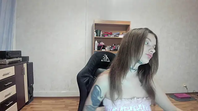 AlisTris online show from November 2025 05:46:01 PM