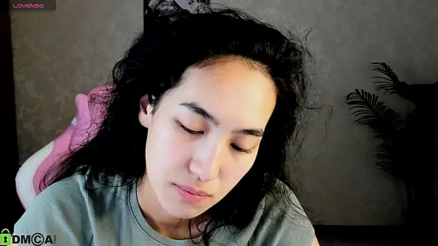 Snapshot of FlirtyAura chatting on November 2025 12:49:01 AM FlirtyAura online show from November 2025 12:49:01 AM