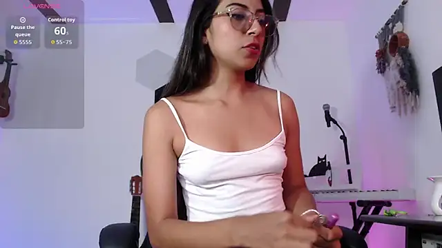 Snapshot of Susanahendrix chatting on April 2026 06:17:02 PM Susanahendrix online show from April 2026 06:17:02 PM