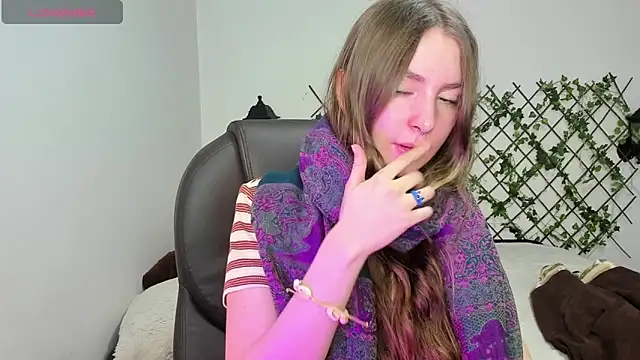 velvet  moon online show from February 2026 11:00:01 PM