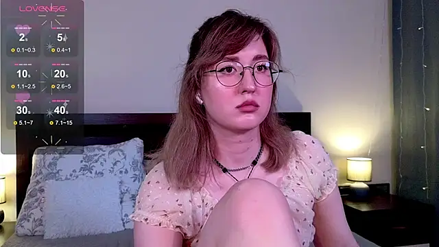 Snapshot of _AlexaFlowers_ chatting on June 2026 09:33:01 AM AlexaFlowers online show from June 2026 09:33:01 AM