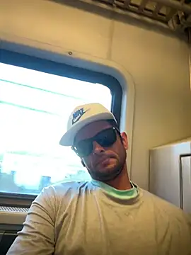 Carlosmauricio123 online show from June 2026 11:28:01 PM