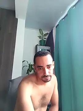 stivenlujan69 online show from December 2025 03:07:01 PM