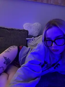 marnemzavar444 online show from November 2025 08:02:01 PM