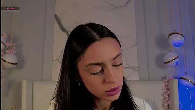 AdoraCortes online show from November 2025 05:07:02 AM