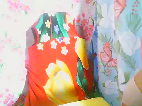 Katie Winslet online show from December 2025 11:01:02 PM