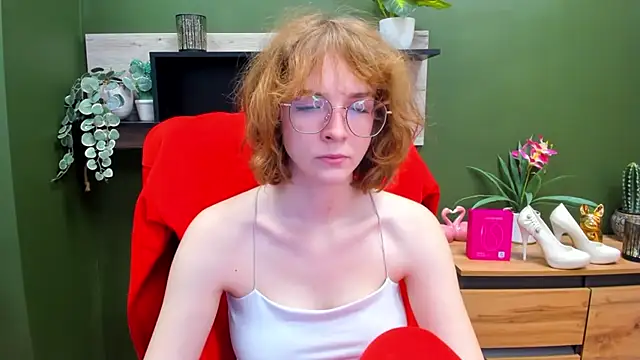 juicyPenny online show from November 2025 07:30:02 AM