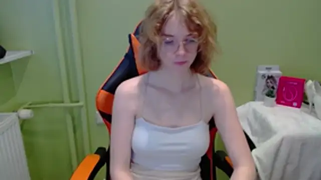 juicyPenny online show from November 2025 07:30:02 AM