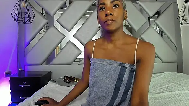 Lorenn Hill online show from December 2025 01:59:02 PM