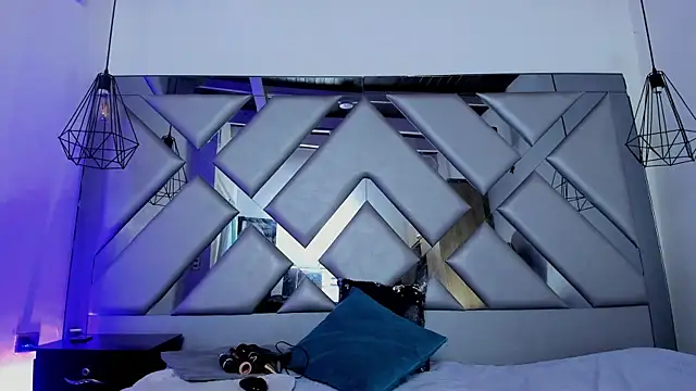 Lorenn Hill online show from January 2026 01:27:02 PM