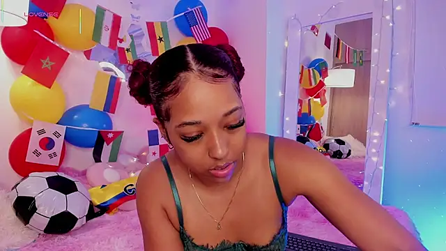 Snapshot of _Zahara_ chatting on June 2026 11:03:01 PM Zahara online show from June 2026 11:03:01 PM
