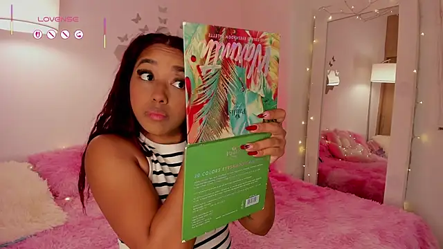 Snapshot of _Zahara_ chatting on August 2026 03:27:02 AM Zahara online show from August 2026 03:27:02 AM