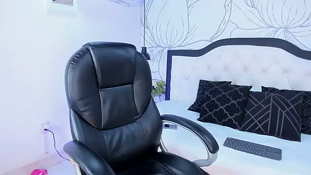 Jim twink online show from February 2026 07:42:02 PM