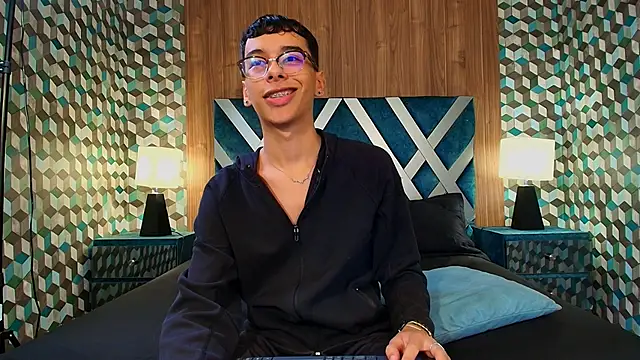 Snapshot of Aiden_Royce chatting on September 2025 12:10:02 AM Aiden Royce online show from September 2025 12:10:02 AM