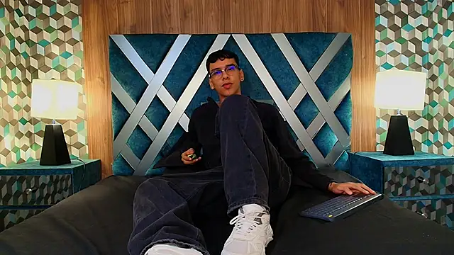 Aiden Royce online show from September 2025 05:18:01 AM