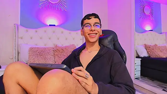 Snapshot of Aiden_Royce chatting on September 2025 05:20:01 AM Aiden Royce online show from September 2025 05:20:01 AM