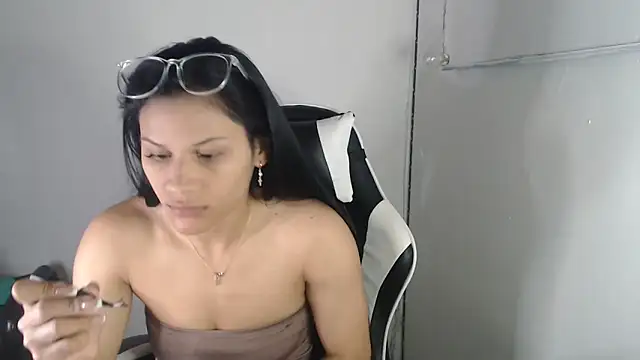 JessGarcia online show from November 2025 01:06:02 PM