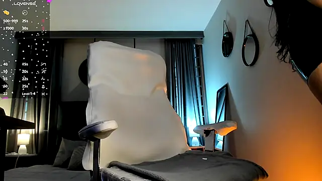 Demetria Ghoul online show from November 2025 12:18:01 PM