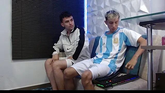 Snapshot of Isaac_tan chatting on September 2025 03:08:02 AM Isaac tan online show from September 2025 03:08:02 AM