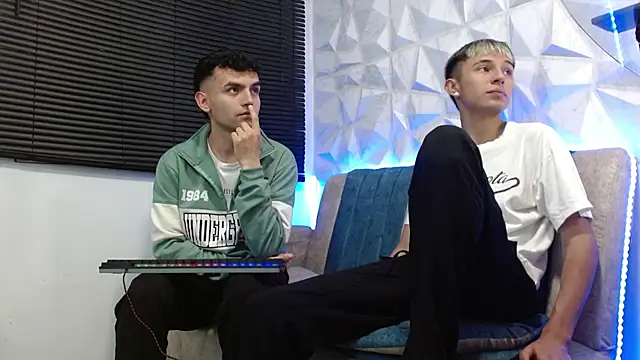 Snapshot of Isaac_tan chatting on October 2025 03:06:02 AM Isaac tan online show from October 2025 03:06:02 AM