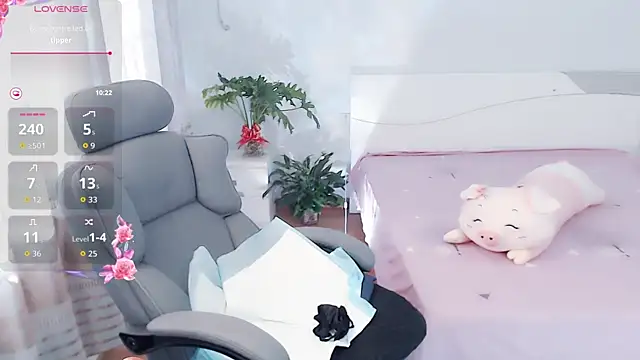 yaoyao-baby520 online show from November 2025 02:00:01 AM