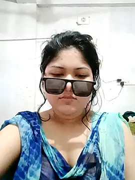 Snapshot of Nusrat-N chatting on September 2025 02:22:02 AM Nusrat-N online show from September 2025 02:22:02 AM