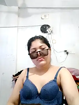 Snapshot of Nusrat-N chatting on September 2025 01:32:02 AM Nusrat-N online show from September 2025 01:32:02 AM