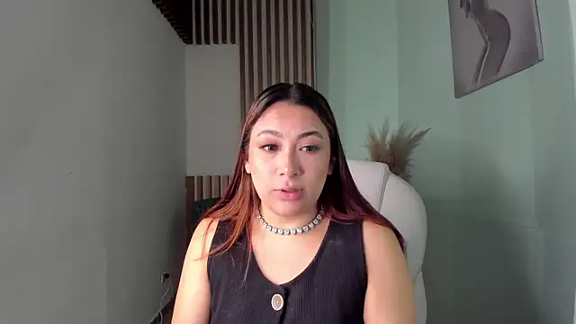 Snapshot of MacarenaRosse chatting on October 2025 08:18:01 PM MacarenaRosse online show from October 2025 08:18:01 PM