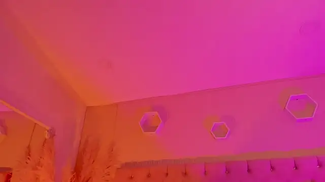 MacarenaRosse online show from December 2025 09:32:02 PM