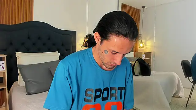 Snapshot of Hisoka_011 chatting on October 2025 07:36:02 PM Hisoka 011 online show from October 2025 07:36:02 PM