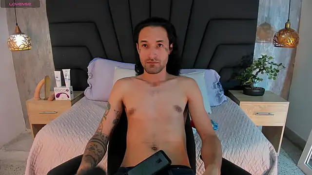 Snapshot of Hisoka_011 chatting on October 2025 07:27:01 PM Hisoka 011 online show from October 2025 07:27:01 PM