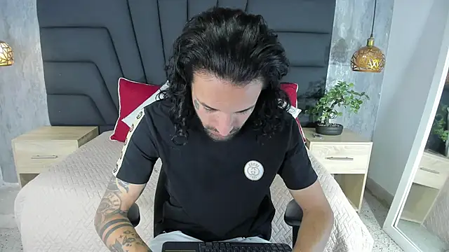 Snapshot of Hisoka_011 chatting on October 2025 07:43:01 PM Hisoka 011 online show from October 2025 07:43:01 PM