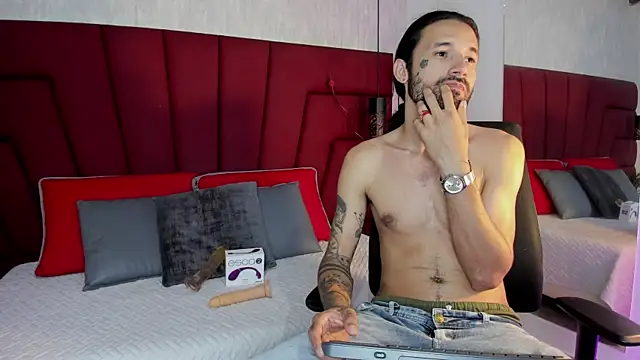 Snapshot of Hisoka_011 chatting on November 2025 09:48:01 PM Hisoka 011 online show from November 2025 09:48:01 PM