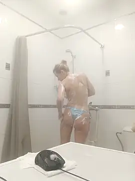 Julia Giulia online show from November 2025 11:58:01 PM