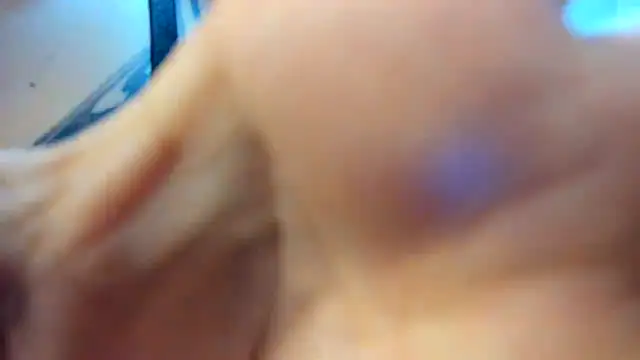 Snapshot of RoxanaBorns_ chatting on May 2026 02:13:01 PM RoxanaBorns online show from May 2026 02:13:01 PM