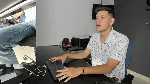 lara and danny online show from October 2025 02:48:01 PM
