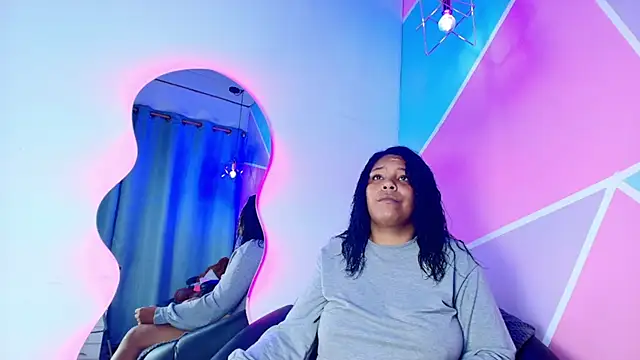 naomi campbel  online show from November 2025 09:04:01 PM