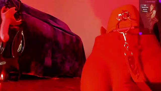 Violett Novoa online show from October 2025 01:56:02 PM