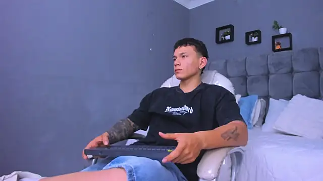 Thomas moon online show from November 2025 11:52:02 AM