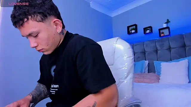 Thomas moon online show from December 2025 01:31:02 PM