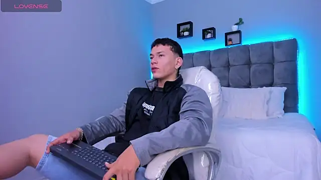 Thomas moon online show from January 2026 01:04:01 PM