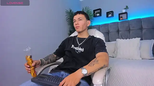 Thomas moon online show from February 2026 01:39:02 PM