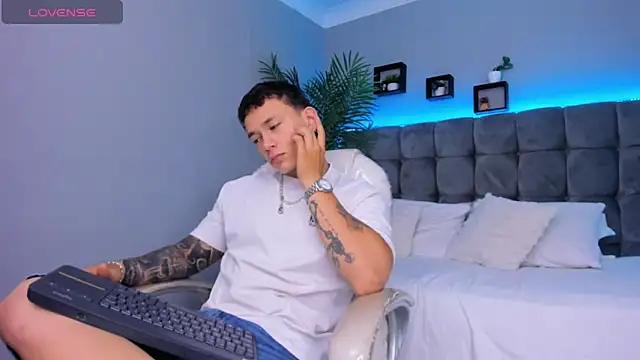 Thomas moon online show from February 2026 01:07:01 PM