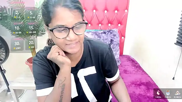 Snapshot of Strawberry_Lips chatting on October 2025 04:19:02 AM Strawberry Lips online show from October 2025 04:19:02 AM