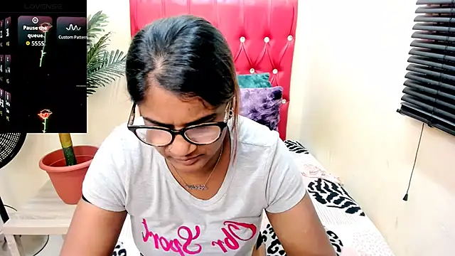 Snapshot of Strawberry_Lips chatting on October 2025 04:54:01 AM Strawberry Lips online show from October 2025 04:54:01 AM